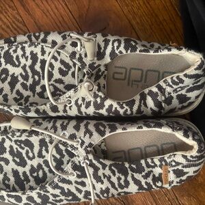 Hey Dude Women's Black and White Leopard Flats